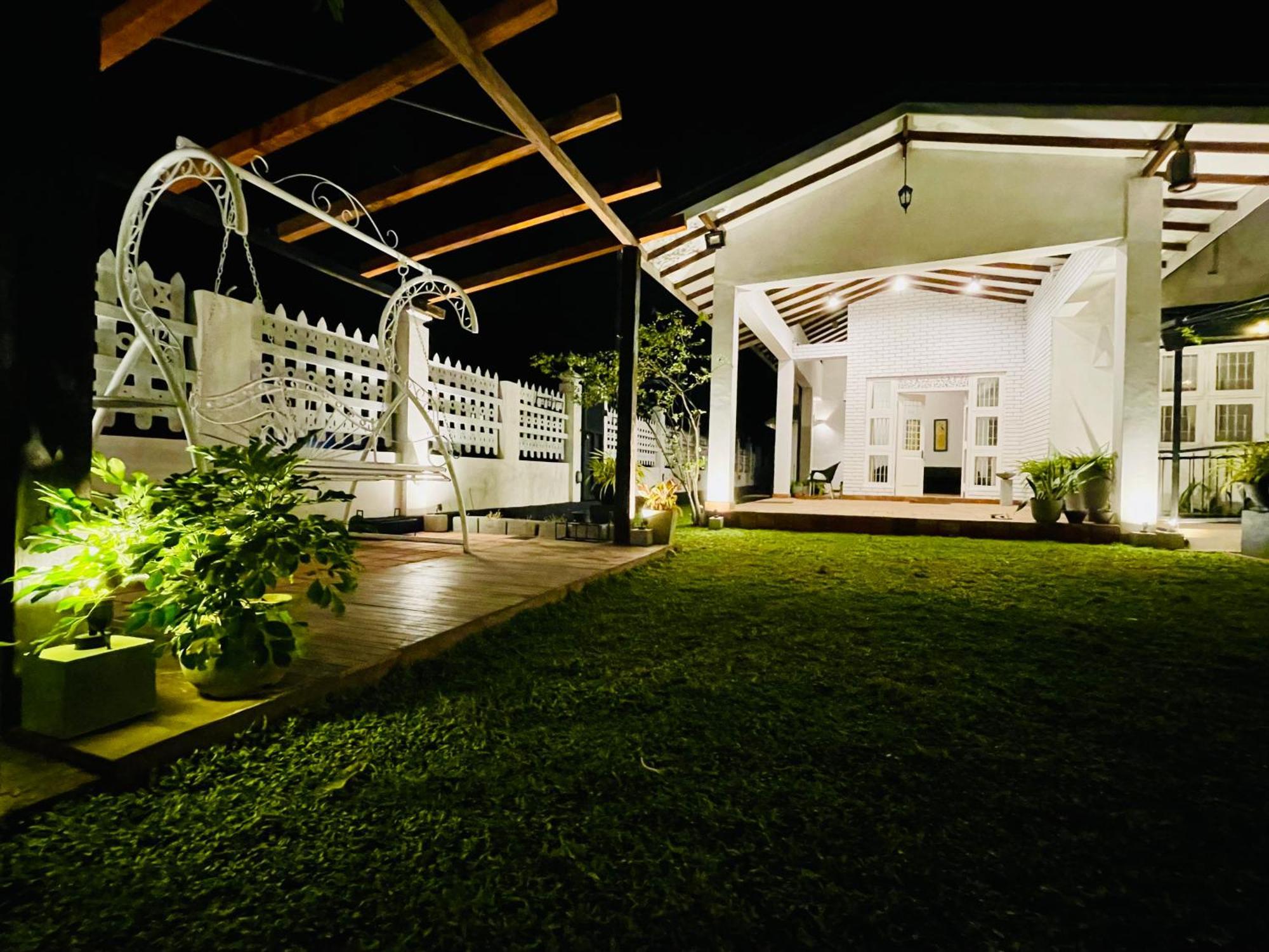Ayur Ayur White Sail Villa Dalupotha 외부 사진