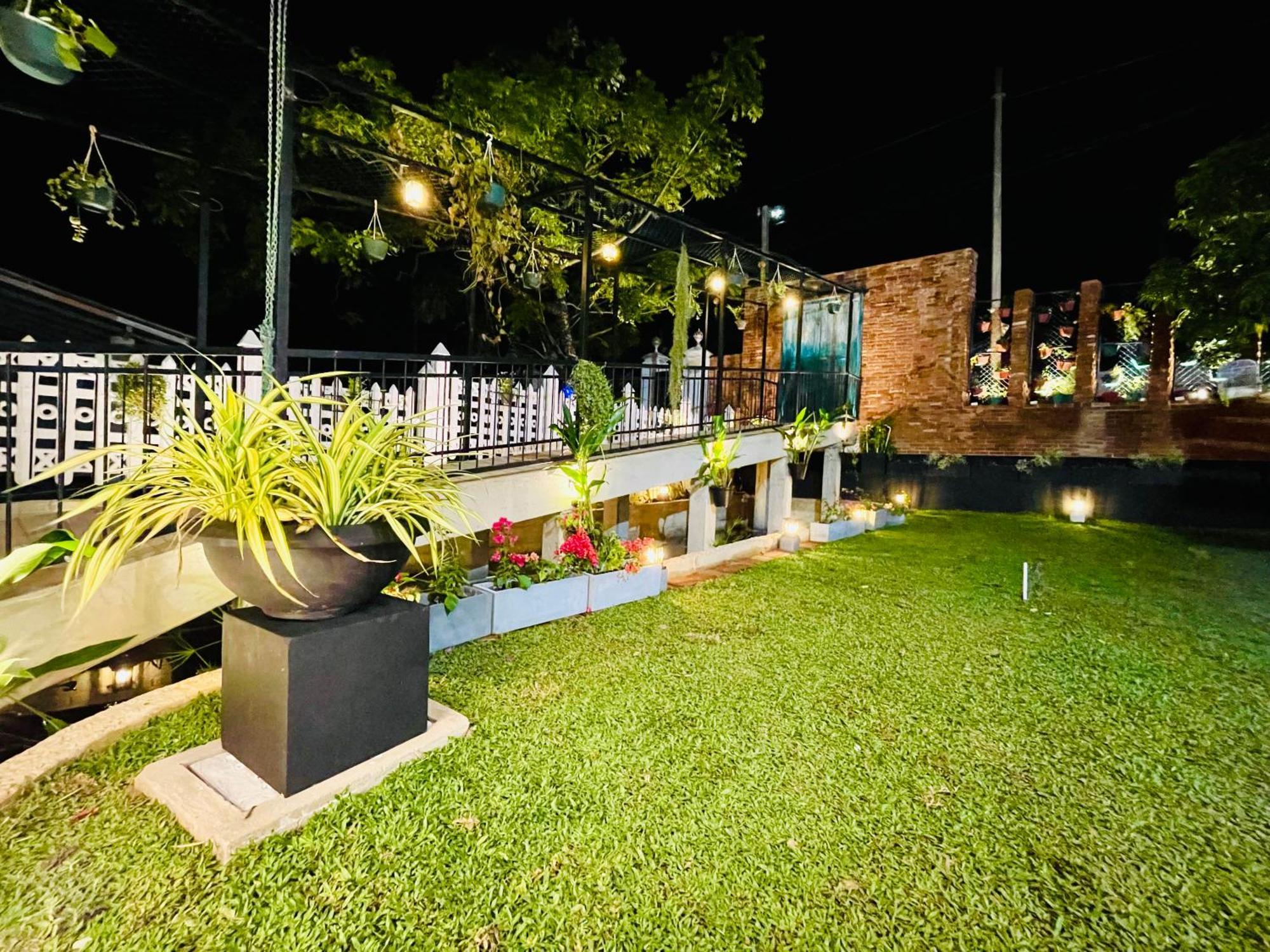 Ayur Ayur White Sail Villa Dalupotha 외부 사진
